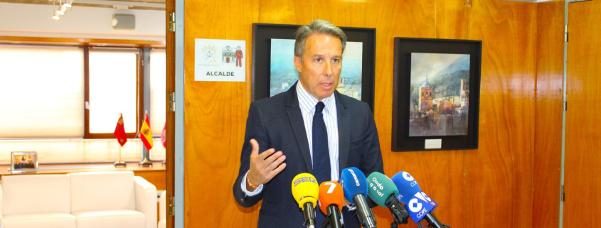 El alcalde anuncia que redoblará esfuerzos para conseguir una “solución definitivamente favorable” para Puntas de Calnegre