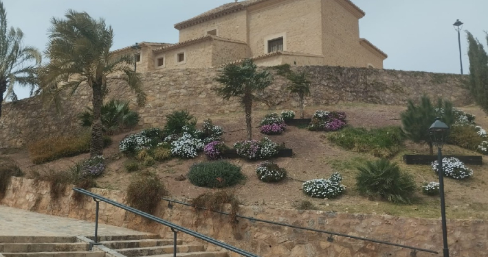 El Ayuntamiento realiza obras de paisajismo en el Monte Calvario de Lorca con motivo de la Semana Santa