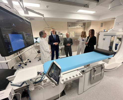 El consejero de Salud visita la nueva Unidad de Electrofisiología del hospital Morales Meseguer que facilita el ...