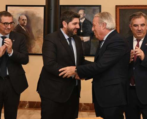 El presidente de la comunidad, Fernando López Miras, preside el acto de tomar posesión de Bartolomé Viúdez como presidente del Consejo Social de ...