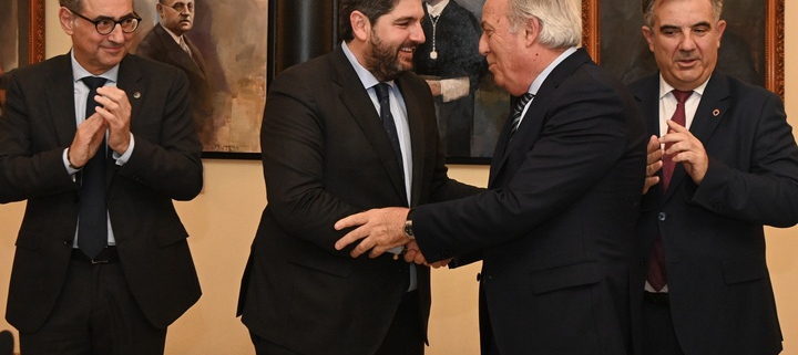 El presidente de la comunidad, Fernando López Miras, preside el acto de tomar posesión de Bartolomé Viúdez como presidente del Consejo Social de ...