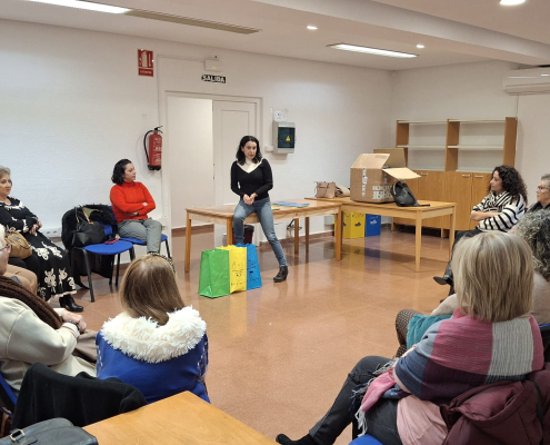 El departamento de limpieza continúa con discusiones de capacitación sobre reciclaje y gestión de residuos