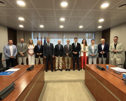 El presidente de Croem, Miguel López Abad, con los miembros de la Comisión Territorial de Política, Medio Ambiente, Agricultura y Agua.
