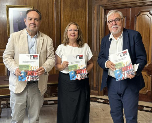 Cemop entrega el Barómetro de verano 2025 al Presidente de la Asamblea Regional, Visitación de Martínez.