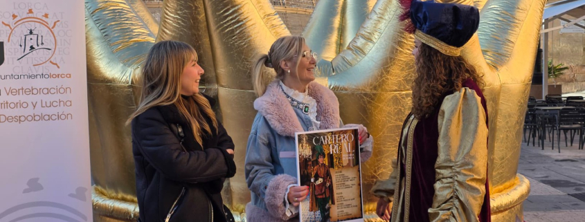 El Ayuntamiento de Lorca lleva el Paje Real a colegios y plazas de barrio