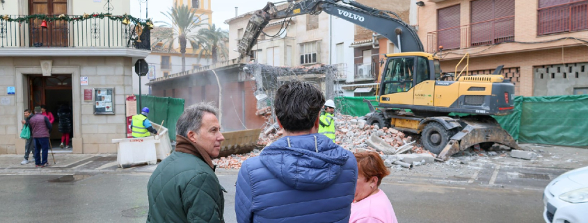 El Gobierno de Lorca avanza en la renovación del barrio de San Cristóbal con el derribo de la antigua plaza de Hortaliza que albergará el nuevo bulevar