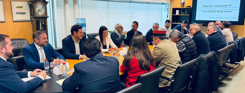 Lorca exige al Gobierno recuperar el tren con Granada "infraestructuras vitales para la economía, nuevas oportunidades, más inversiones y empleo"