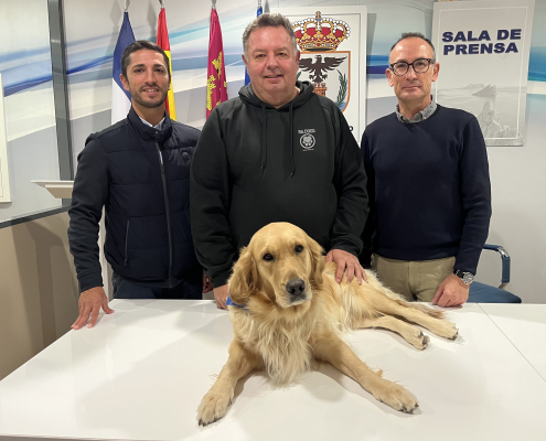 Comienza la terapia con perros en las clases abiertas de 4 centros educativos de Aquila