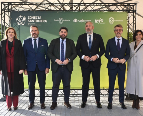 El presidente de la Comunidad, Fernando López Miras, ha inaugurado hoy el Foro “Conecta Santomera 2025”