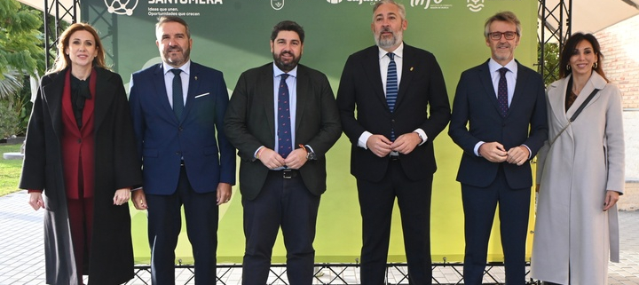 El presidente de la Comunidad, Fernando López Miras, ha inaugurado hoy el Foro “Conecta Santomera 2025”