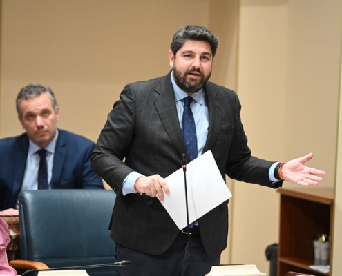 El presidente de la Comunidad, Fernando López Miras, comparece en el pleno de la Asamblea Regional