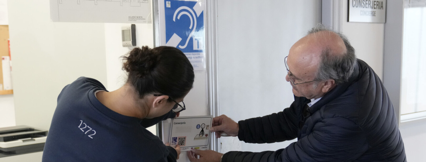 Señalización adaptada para garantizar la accesibilidad a toda la comunidad universitaria
