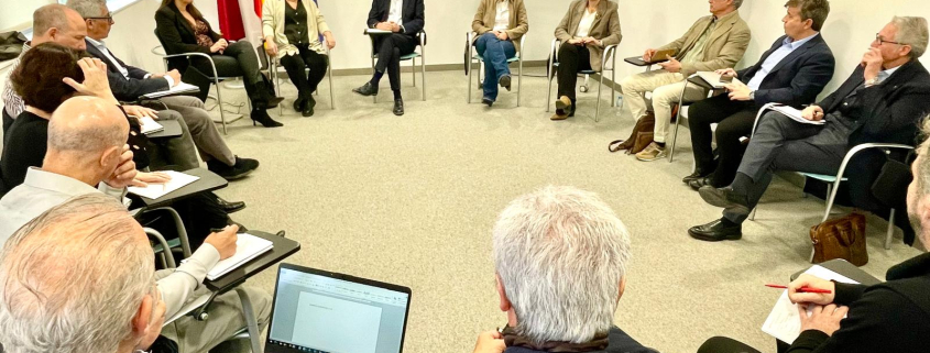 El consejero de Salud, Juan José Pedreño, durante su reunión con los gerentes de las nueve áreas de Salud para ...