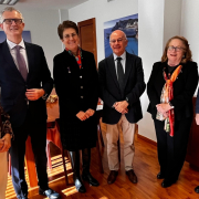 8eabbf5c-0456-9d60-704b-54fa38673f76.jpeg El consejero de Salud, Juan José Pedreño, junto a la presidenta de la Academia de Farmacia, Stella Moreno, y otros ...