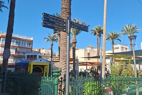 El Ayuntamiento de Águilas estrena nueva señalización urbana y turística para mejorar la movilidad de...