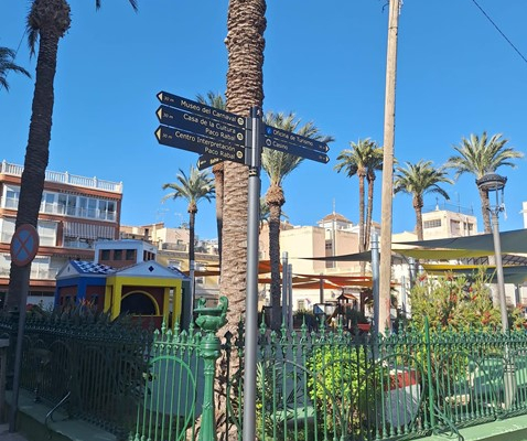 El Ayuntamiento de Águilas estrena nueva señalización urbana y turística para mejorar la movilidad de...