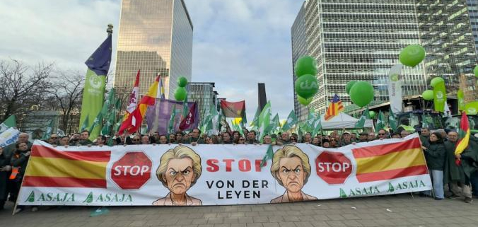 ASAJA Murcia considera un primer paso adelante el aplazamiento del acuerdo UE-Mercosur tras la manifestación campesina en Bruselas.