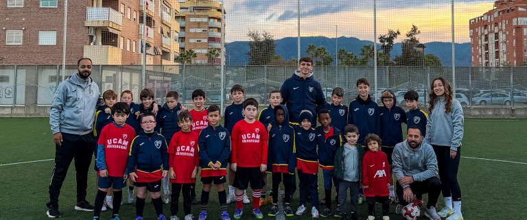 Alejandro Bueno con los más pequeños
