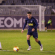 Urcelay conduciendo el balón