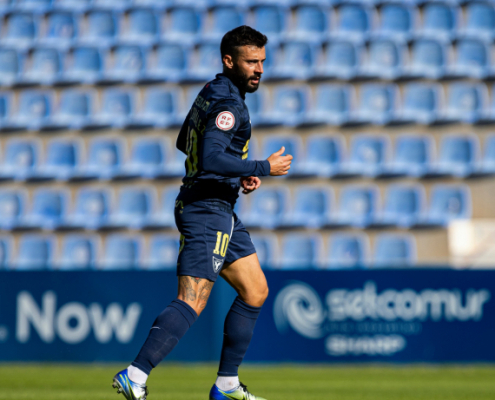Ñito durante un partido en el estadio Heredia 21 La Condomina con el club de fútbol UCAM Murcia