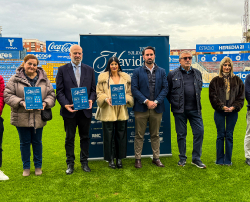 Fotografía de presentación sobre el césped del estadio Heredia 21 La Condomina