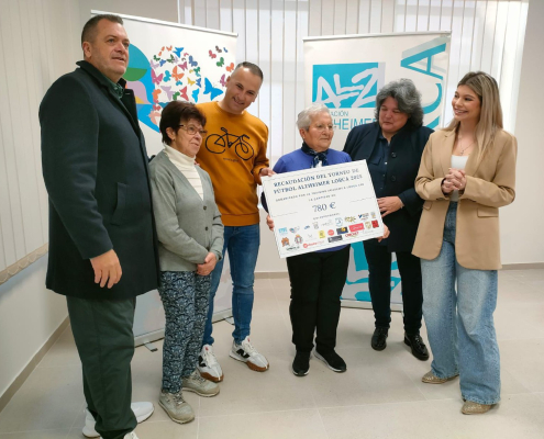 La Asociación Alzheimer de Lorca recibe los beneficios del torneo de fútbol solidario organizado en Navidad