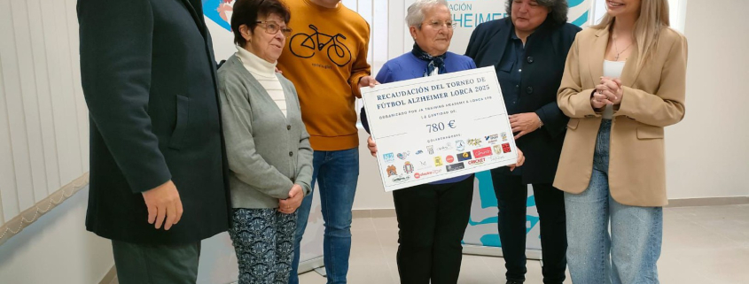 La Asociación Alzheimer de Lorca recibe los beneficios del torneo de fútbol solidario organizado en Navidad