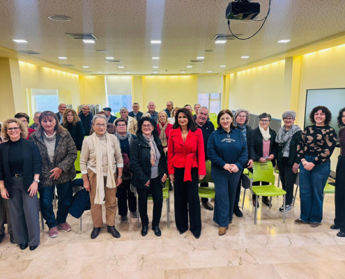 El año pasado, el Ayuntamiento incrementó casi un 60% el número de horas ofertadas, con cientos de talleres y nuevas actividades por toda la localidad.