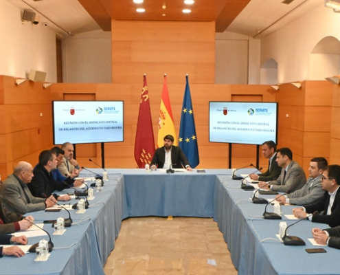 López Miras se reúne en San Esteban con el presidente de la Unión Central de Regantes del Acueducto Tajo-Segura (Scrats), Lucas Jiménez, y su junta directiva...