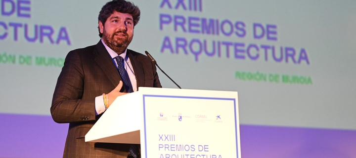 Fernando López Miras, durante la ceremonia de entrega de los XXIII Premios de Arquitectura de la Región de Murcia (2)