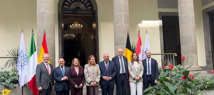 La presidenta de la Asamblea Regional de Murcia, Visitación Martínez, en las reuniones de la Comisión Permanente y del Pleno de la Asamblea de la CALRE