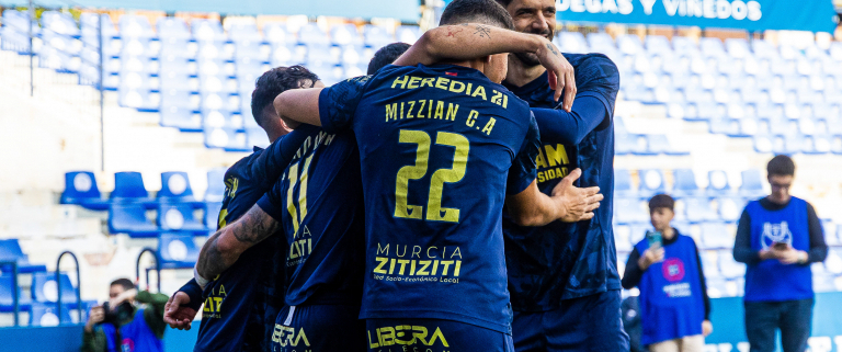 Fiesta del equipo en la cancha del estadio Heredia 21 La Condominai