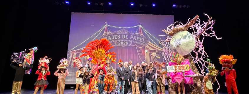 “Floral Dream” gana el primer premio en el concurso de disfraces de papel