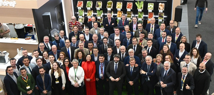López Miras inaugura el pabellón de la Región de Murcia en la feria hortofrutícola Fruit Logística 2026