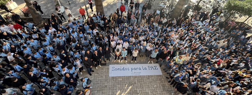 El Colegio María Inmaculada llena las calles de “Sonidos para la Paz”