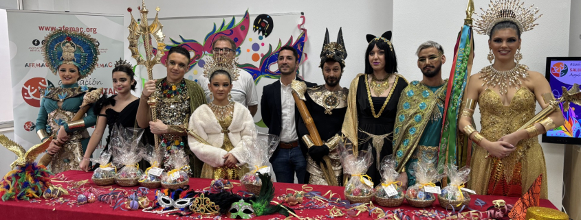 Personajes del carnaval visitan a usuarios de Afemac