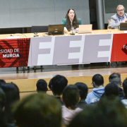 La UMU acoge con satisfacción la presentación del Informe Juventud en España 2024, que alerta de la emergencia habitacional y el aumento del malestar psicológico