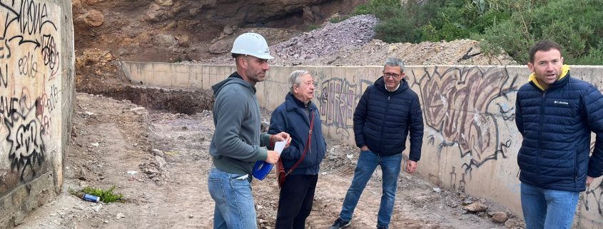 Inicio de las obras de construcción de un muro de protección contra desprendimientos en la ladera...