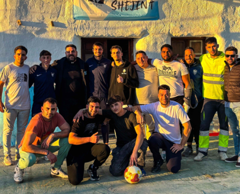 Javi Ramírez y Héctor Fernández visitan la comunidad de Shejiná