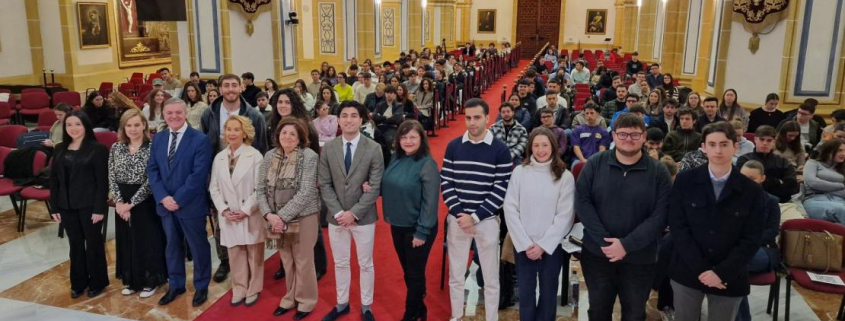 María Dolores García, presidenta de la UCAM, rectora y directora del Vicerrectorado de Calidad así como miembros del Consejo de Estudiantes