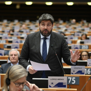 1772658782_imagen.jpeg El presidente del Gobierno regional, Fernando López Miras, durante su intervención en el pleno del Comité de las Regiones.