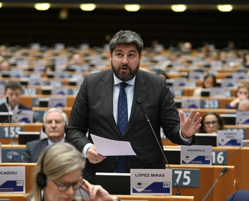 El presidente del Gobierno regional, Fernando López Miras, durante su intervención en el pleno del Comité de las Regiones.