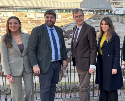 El jefe del Ejecutivo regional, Fernando López Miras, y el alcalde de Murcia, José Ballesta, han presentado hoy la primera fase de las obras de rehabilitación...