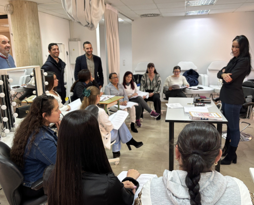 El Ayuntamiento de Águilas impulsa un curso de estética para mejorar la empleabilidad de las personas...