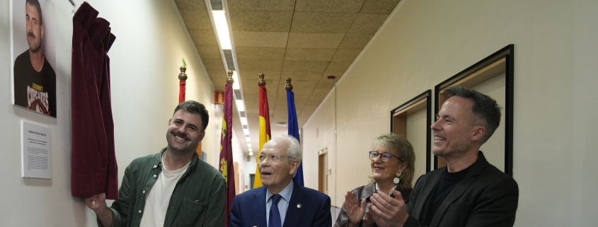 La Facultad de Comunicación y Documentación nombra al publicista Adrián Poveda “un alumno inspirador”