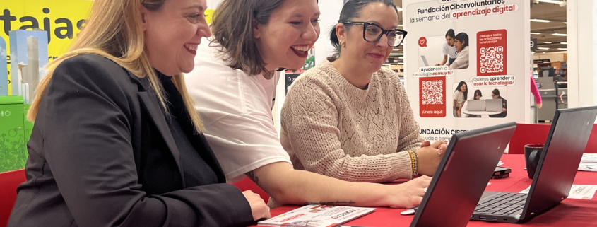 La Fundación Cibervoluntarios y el Centro Comercial Águilas Plaza acercan la tecnología a los ciudadanos...