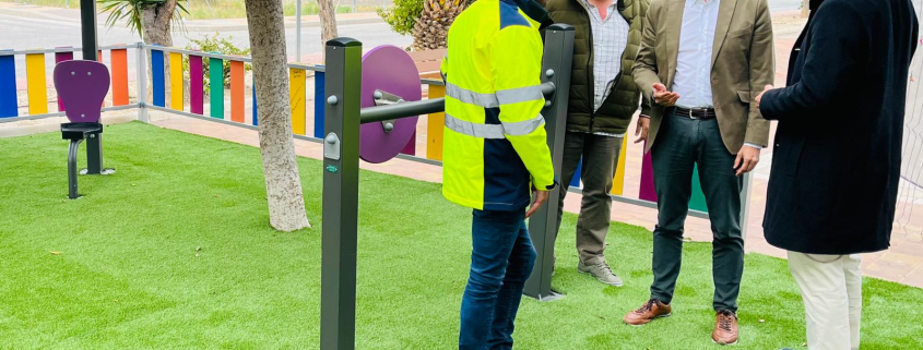 Vía Pública Arreglo áreas infantiles de El Llano Visita alcalde a fin de obras Foto1