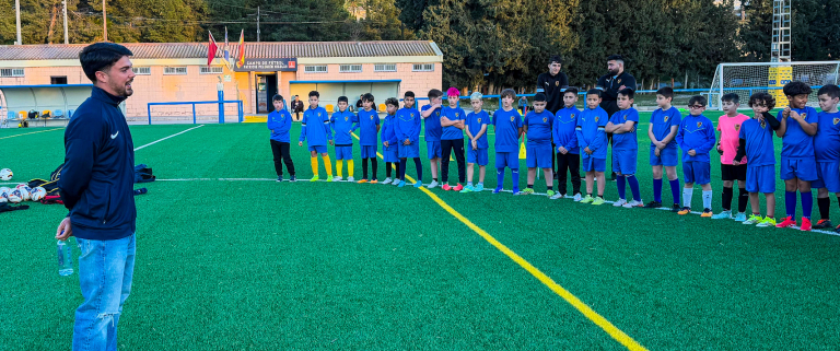 Alvarito se reúne con los jugadores del Beniaján CF