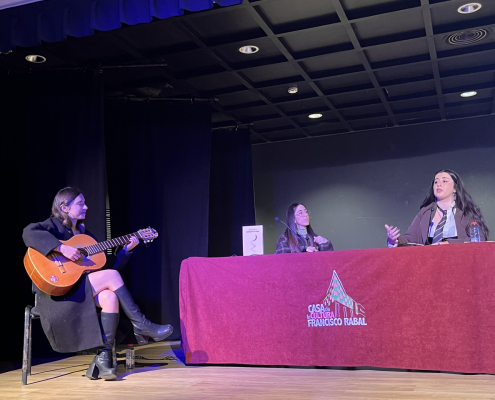 María Soto Méndez presenta el poemario “Nanas de la luna”