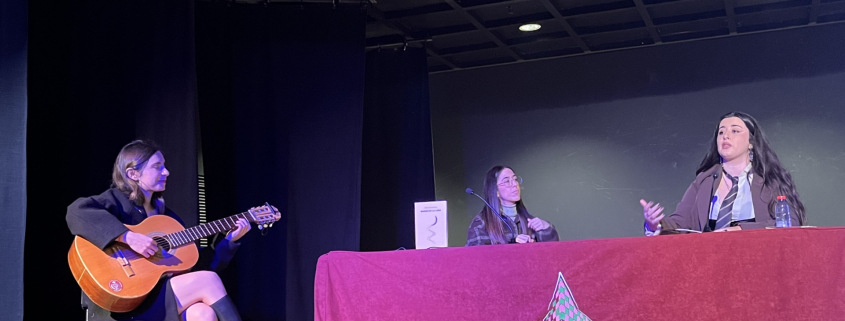 María Soto Méndez presenta el poemario “Nanas de la luna”